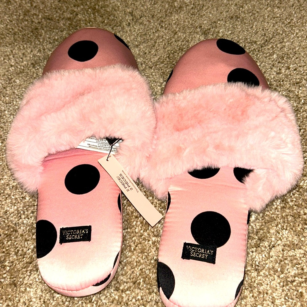 New with tags Victorias Secret Slippers